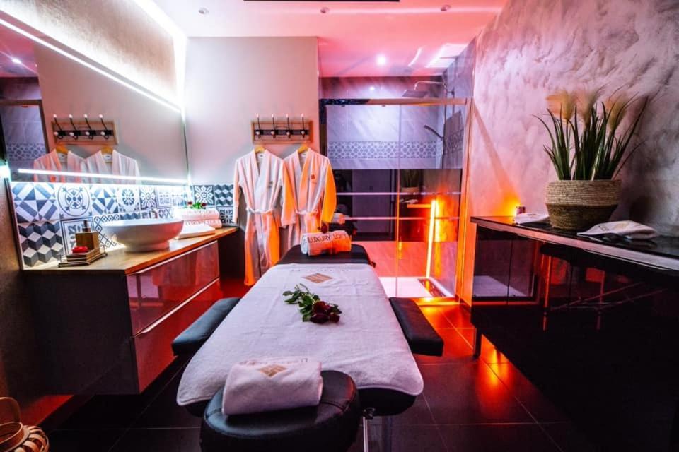 Loft Privatif Avec Jacuzzi Et Sauna แซ็ง-ดิซีเย ภายนอก รูปภาพ
